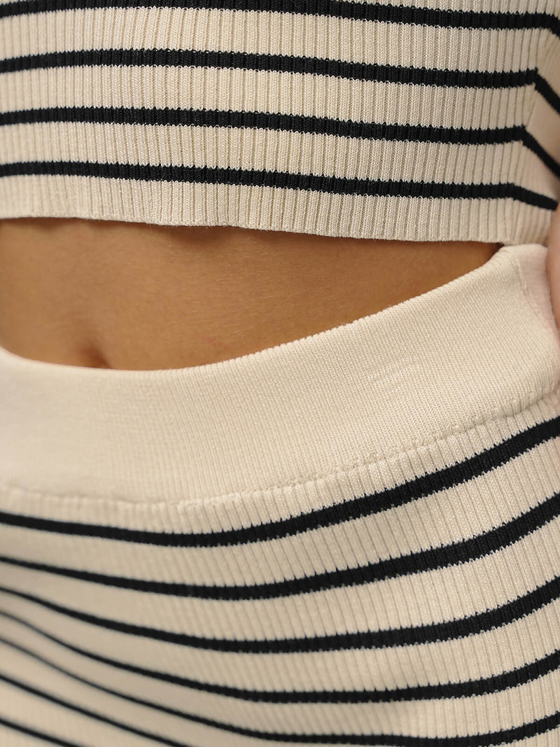 Γυναικείο σετ μπεζ/μαύρο - τοπ και φούστα OZONEE O/CH5801